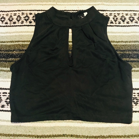 S+N cropped mock neck top.